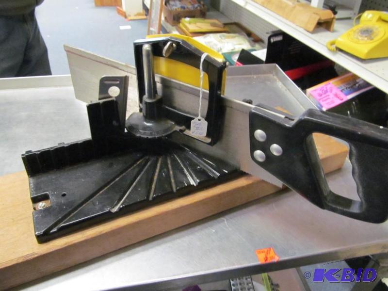 lot 49 image: hand miter saw