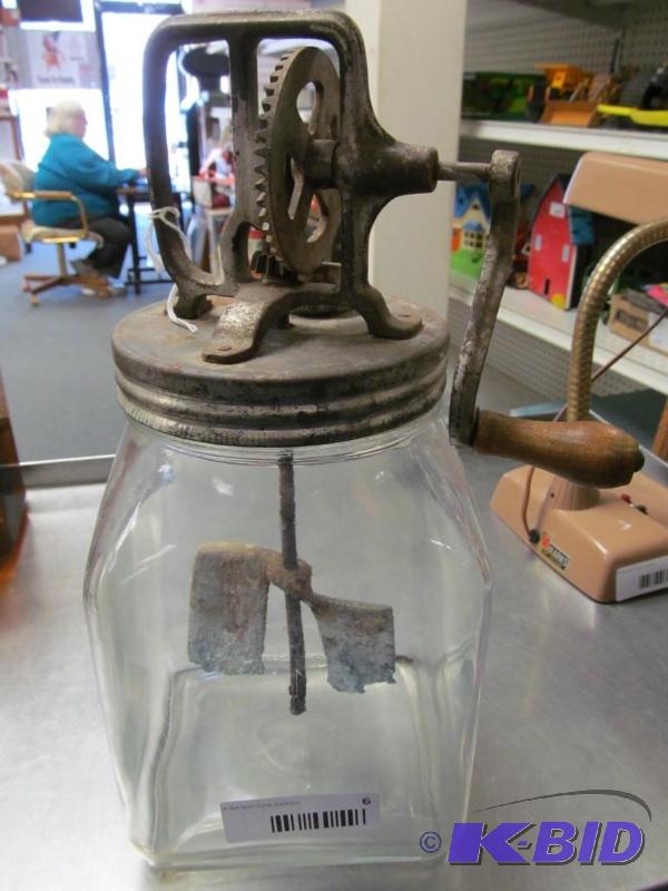 lot 6 image: vintage 4 quart mixing jar