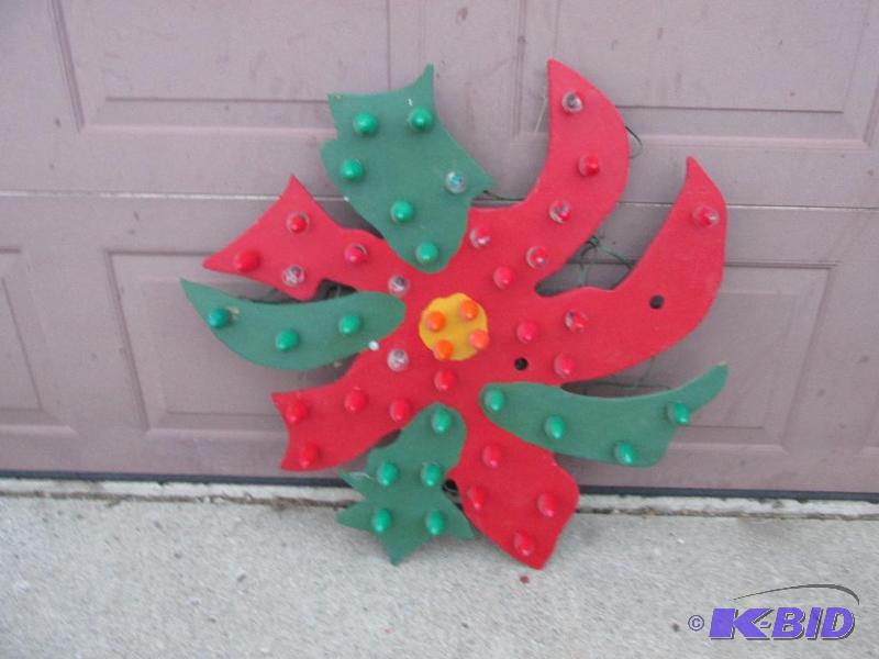 lot 1 image: Wooden Light-Up Poinsettia