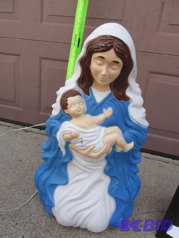 lot 16 image: Mary with Eyes Closed, Kneeling with Baby Jesus - dark brown hair