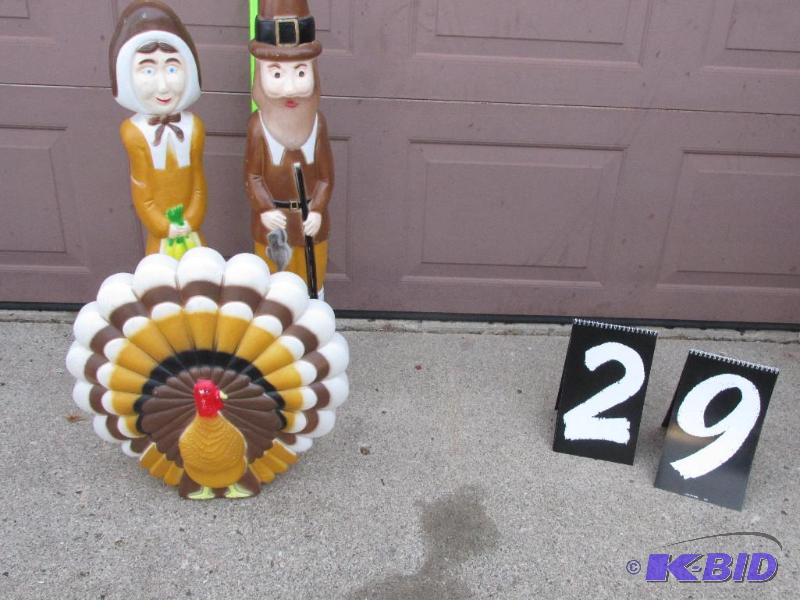lot 29 image: 2 Pilgrims and a Turkey