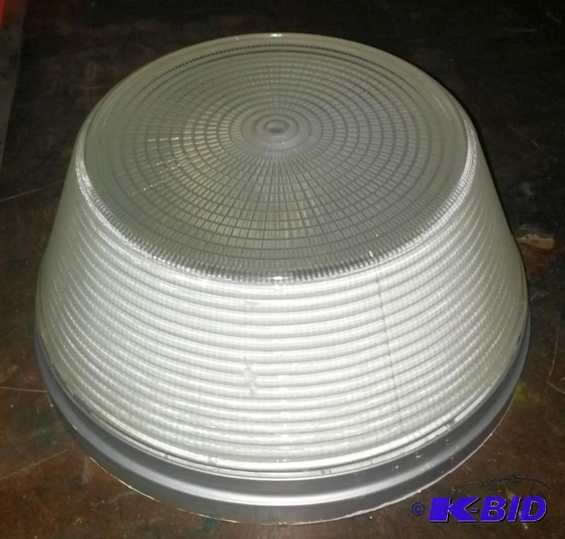Lot of 4 light fixtures, picture shows one, b...
