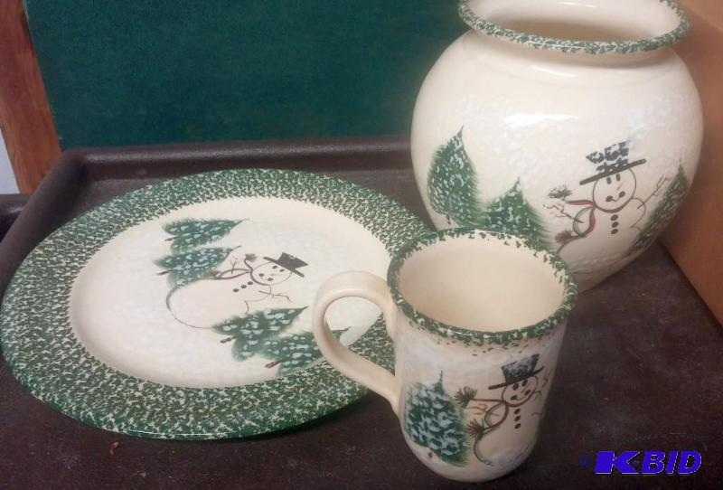 lot 18 image: Christmas Snowman Serving set as shown...
