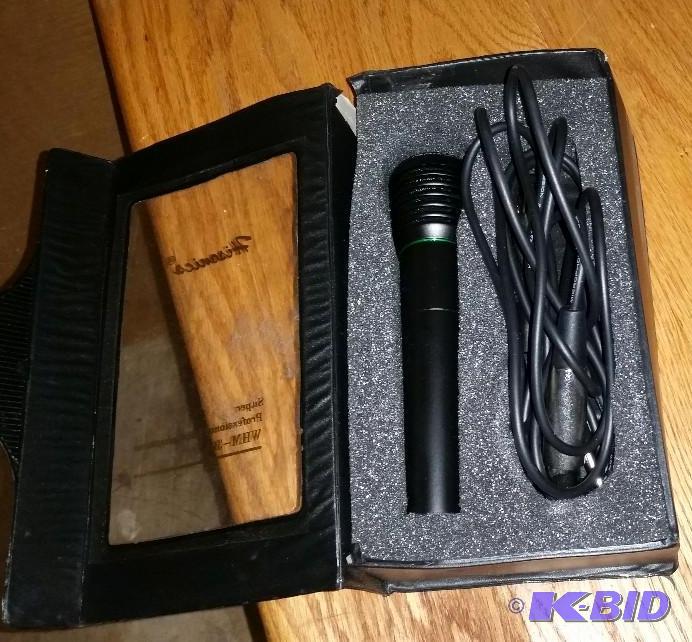 lot 10 image: Histonics Person Professional Microphone, wor...