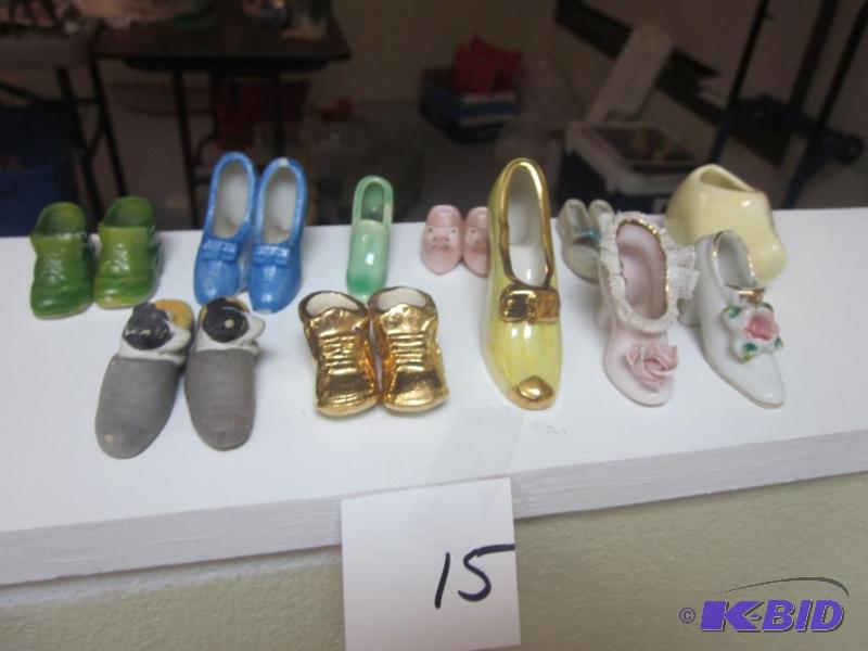 lot 15 image: Vintage and antique porcelain and pottery sma...