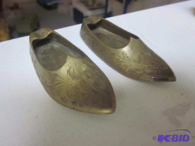 lot 16 image: Pair of small solid brass shoe ash trays, mar...
