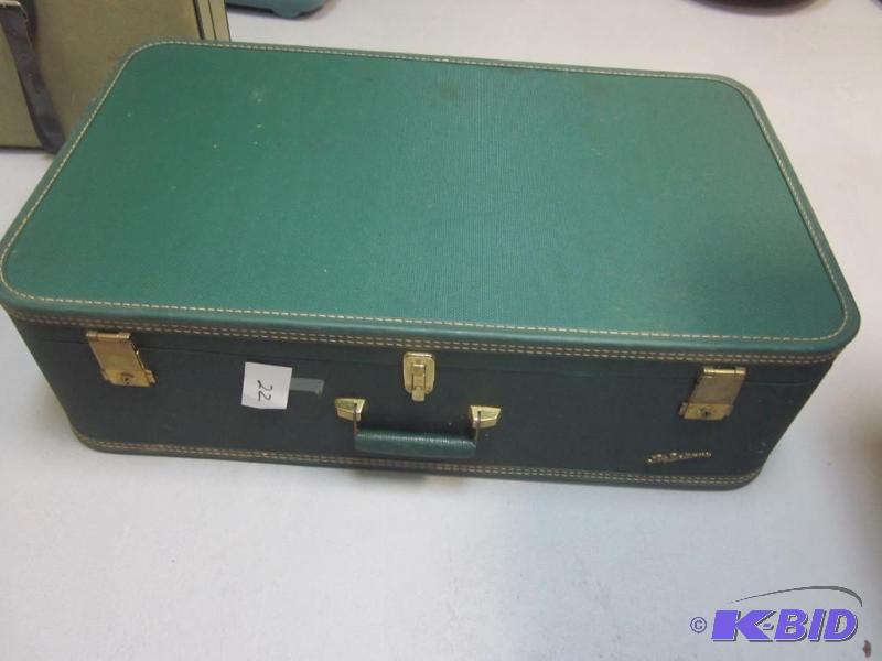 lot 22 image: Vintage Lady Baltimore suitcase. (relisted du...