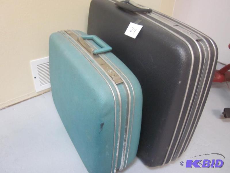 lot 24 image: Pair of vintage Samsonite suitcases. (reliste...