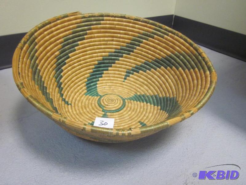 lot 30 image: Antique Native American basket, great conditi...