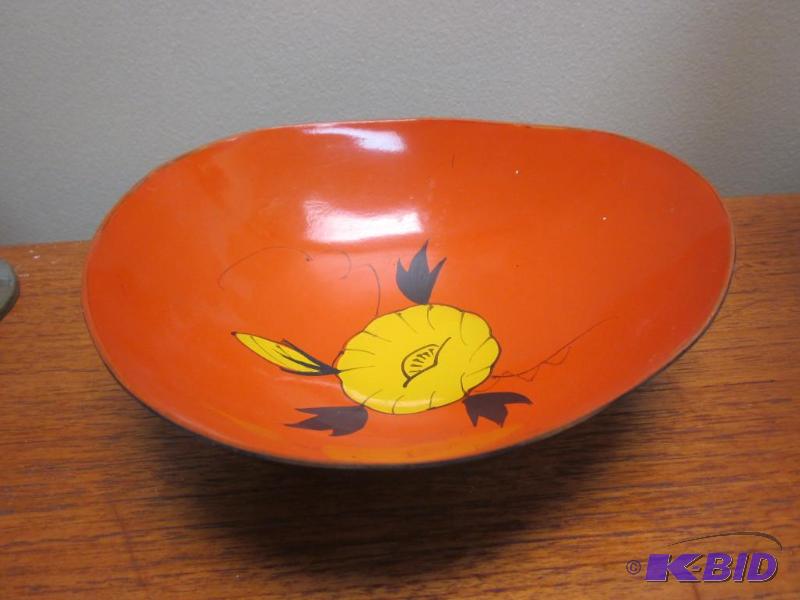 lot 36 image: Enamel over wood Asian style bowl, vintage.&n...