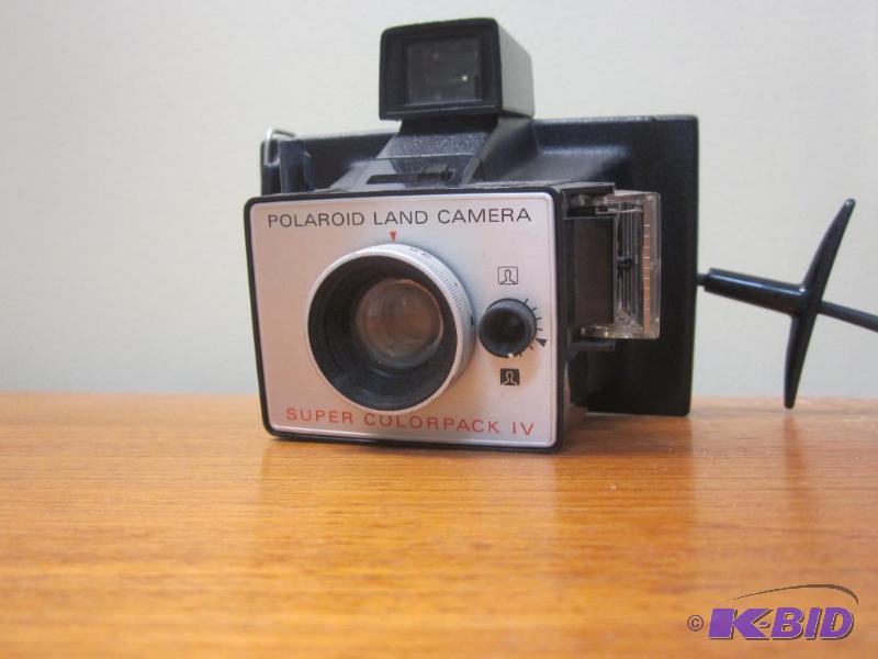 lot 45 image: Vintage Polaroid Land Camera.      ...