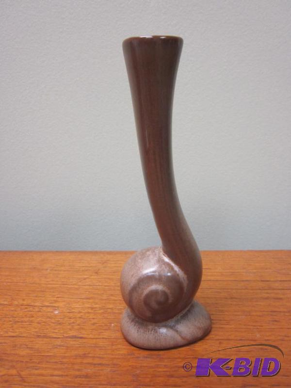 lot 56 image: 6 inch Frankoma snail bud vase.    ...