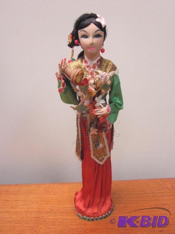 lot 58 image: 13 inch Japanese soft rice bodied Geisha doll...