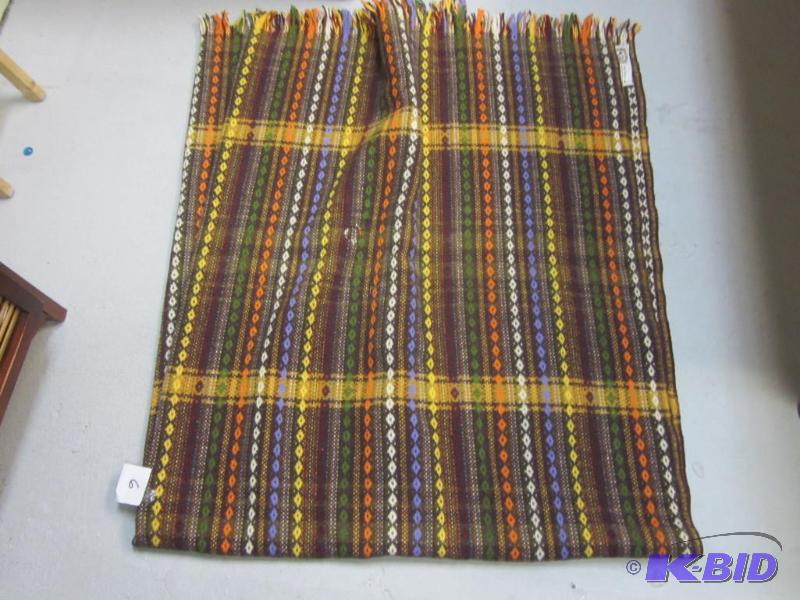lot 6 image: Amanai 100% wool blanket with great colors.&n...