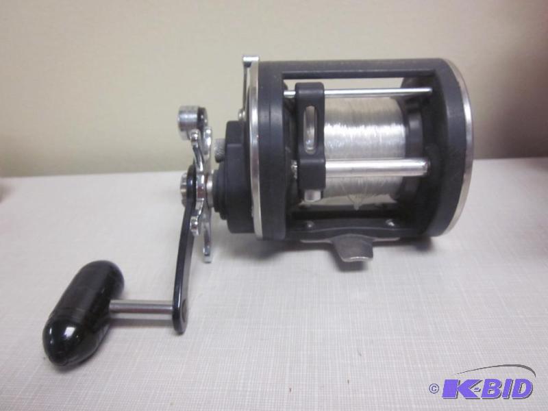 lot 79 image: Penn 220 large fresh water fishing reel, Salm...