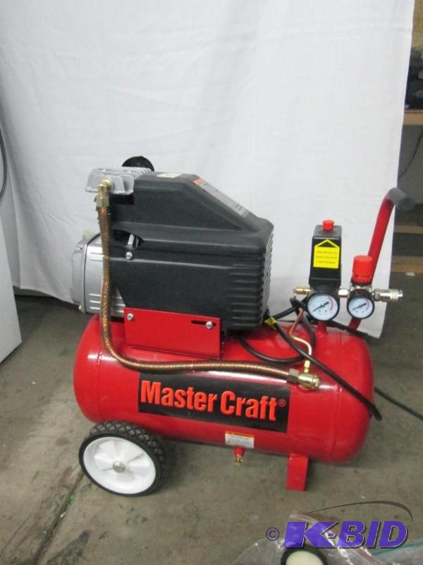 lot 14 image: Master Craft 6 Gallon Air Compressor