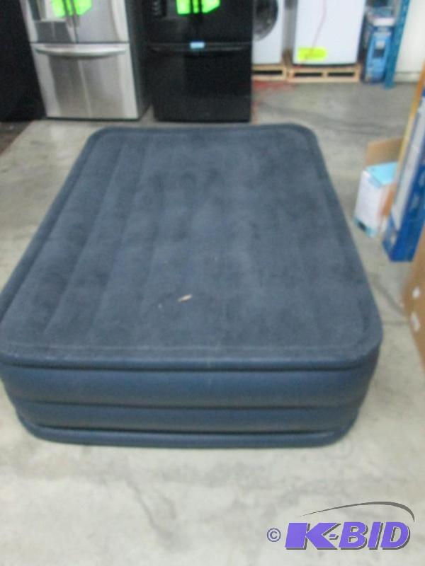 lot 31 image: Intex Queen Raised Airbed
