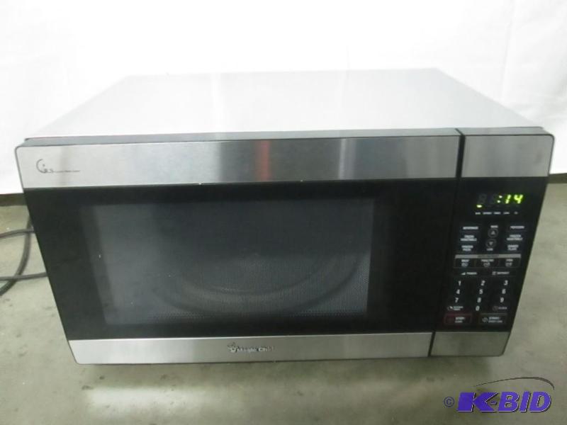 lot 35 image: Magic Chef 1.8 cu. ft. 1100 Watt Microwave