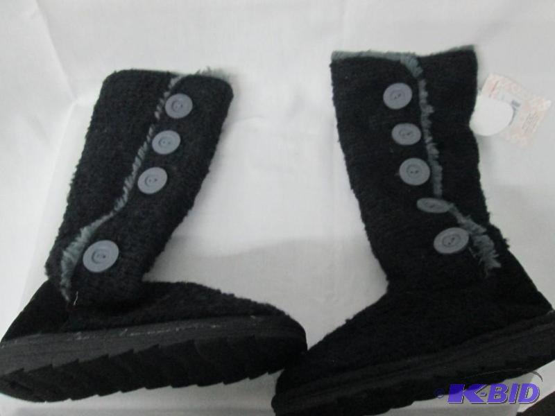 lot 37 image: Muk Luks Ladies Crochet Button-Up Boots