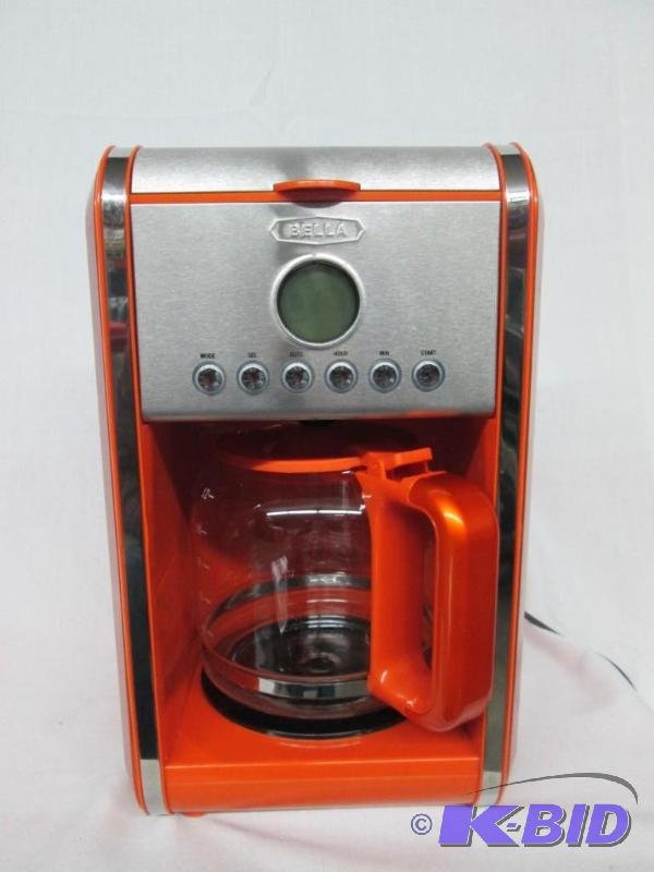 lot 48 image: Bella Dots 12-Cup Programmable Coffeemaker