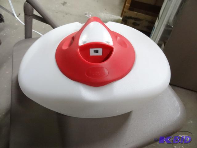 New Icaz brand heated humidifier. Box damaged...