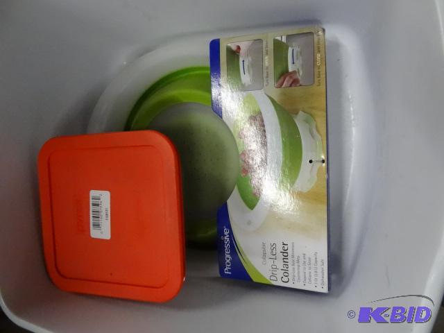 New 3 piece kitchen lot. Includes new Pyrex s...