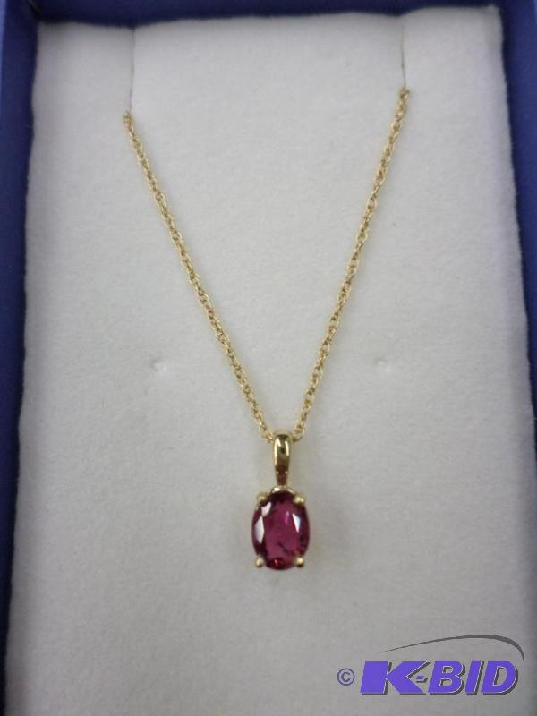 .76ct oval Ruby 14kt yellow gold pendant, wit...