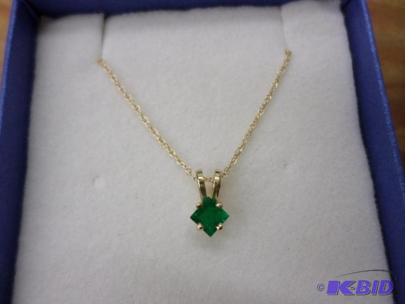.18ct square cut Emerald 14kt yellow gold pen...