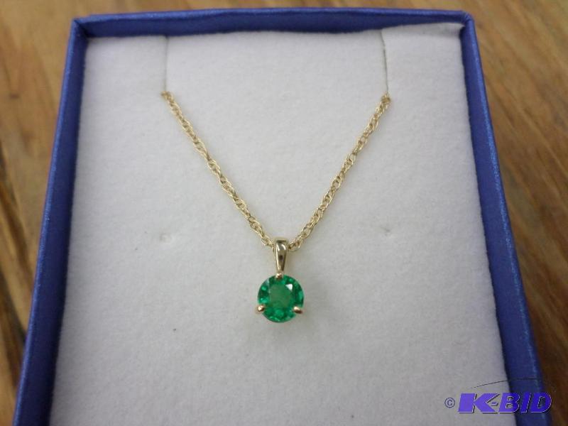 .33 ct Emerald 14kt yellow gold pendant, with...