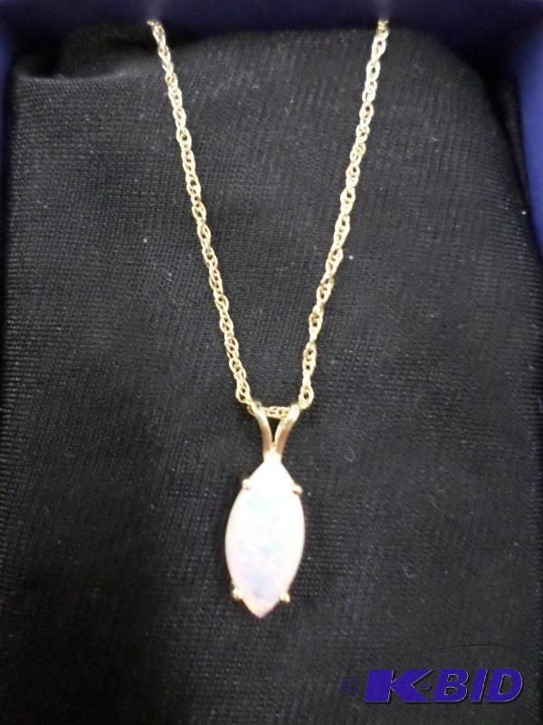 .94ct marquise shape Opal14kt yellow gold pen...