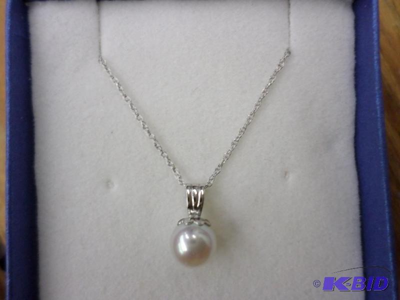 6mm Cultured Pearl pendant with a 14kt white ...