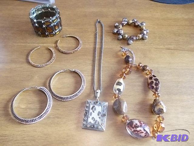 Lot Of Brown Gem Jewelry (Necklaces, Bracelet...