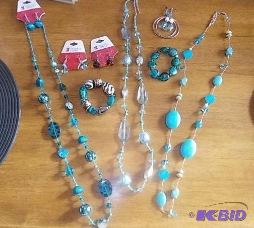 Lot Of Turquoise Jewelry (Necklaces, Bracelet...