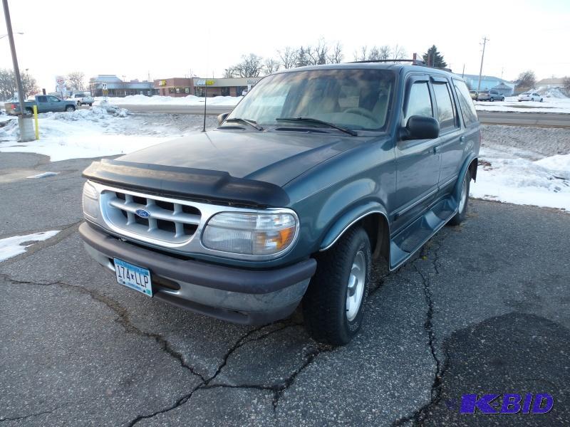 1997 Ford Explorer XLT 4WD Has 4.0 Liter eng...