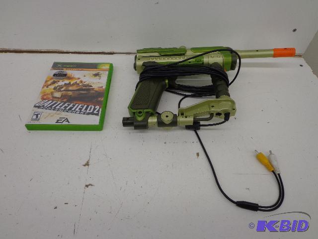 lot 131 image: Hasbro Game and X- Box Game   2004 Hasbro Pai...