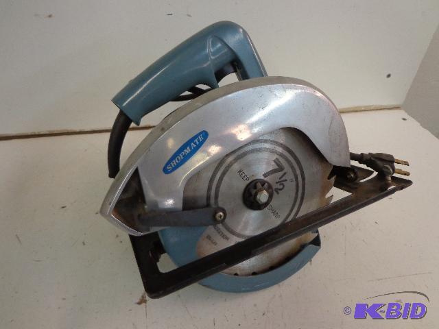 lot 32 image: Circular Saw   Like New  7 12" Shopmate...