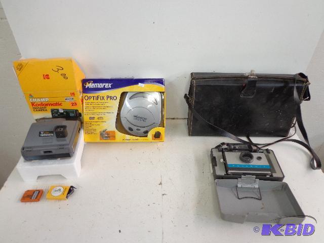 lot 44 image: Polaroid Cameras   2 Cameras  Model 126  Mode...