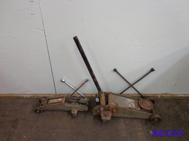 lot 64 image: Tire Irons and Hydraulic Car Jacks   Quad Tir...