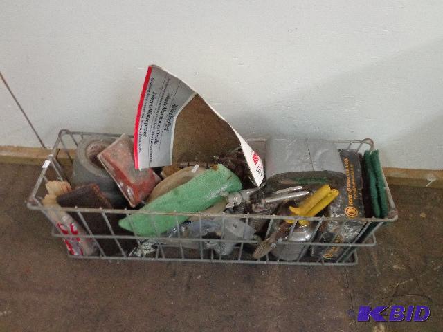 lot 68 image: Large Selection of Painter Mudding Supplies ...