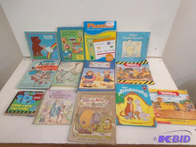 lot 83 image: Childrens Books   Danny and The Dinosaur  It...