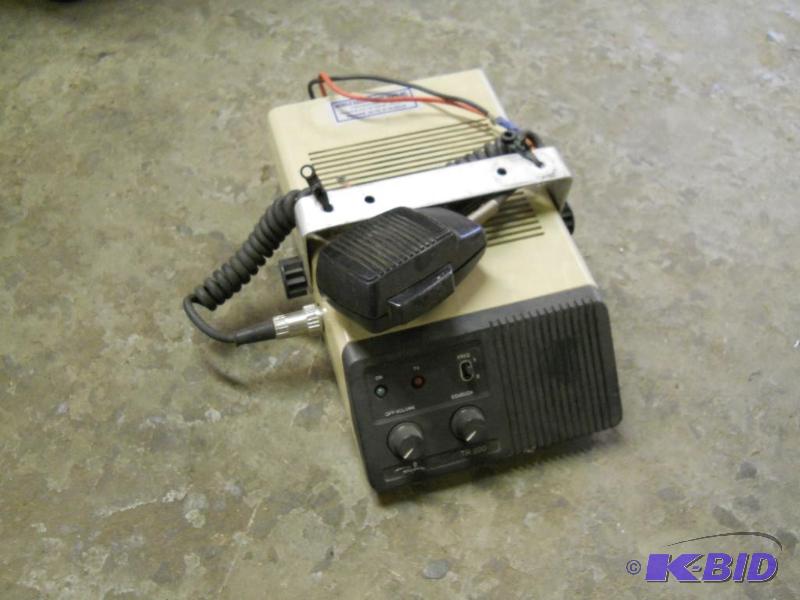 lot 11 image: Regency CB Radio
