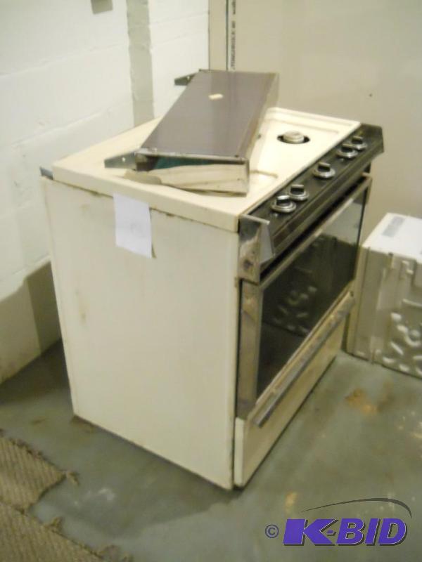 lot 13 image: Gas Stove  Oven