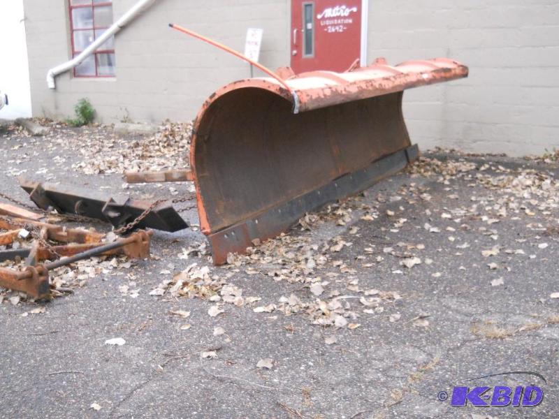 lot 2 image: 12 Plow With Mount And Bumper Fits Heavy Duty Trucks NO RESERVE