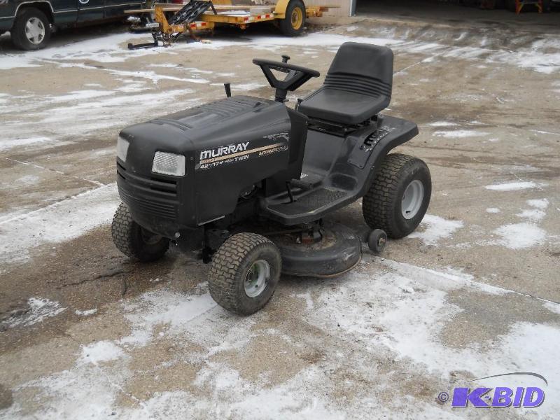lot 8 image: Murray Riding Lawn Mower
