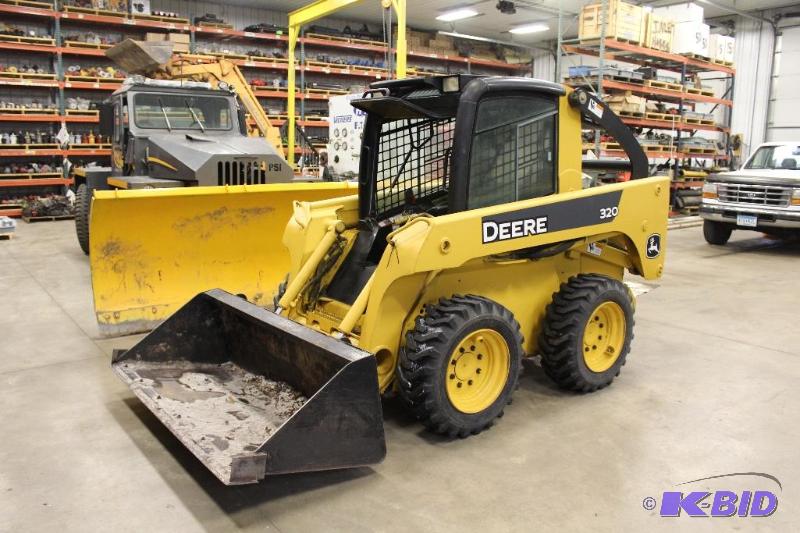 lot 1 image: 2007 John Deere 320 Skid Loader 30 Day Warranty