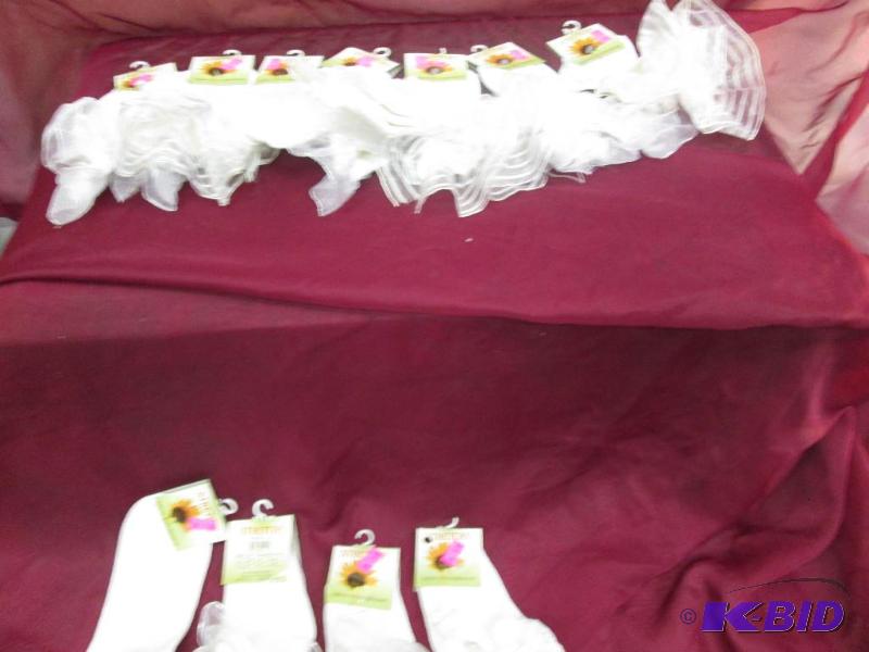 11 pair girl riffled white ankle socks size m...