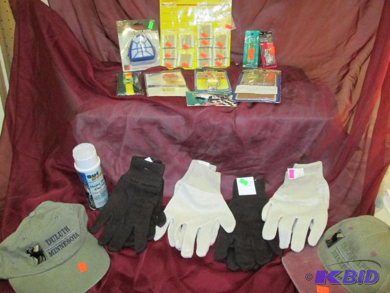 2 caps, 4 pair mens gloves, single edge razor...
