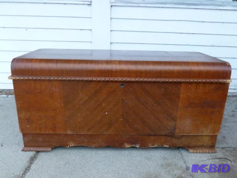 lot 10 image: Large Vintage Lane Cedar Chest that measures ...
