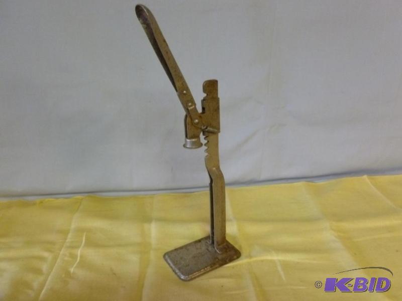 lot 100 image: Vintage Climax metal bottle capper that measu...