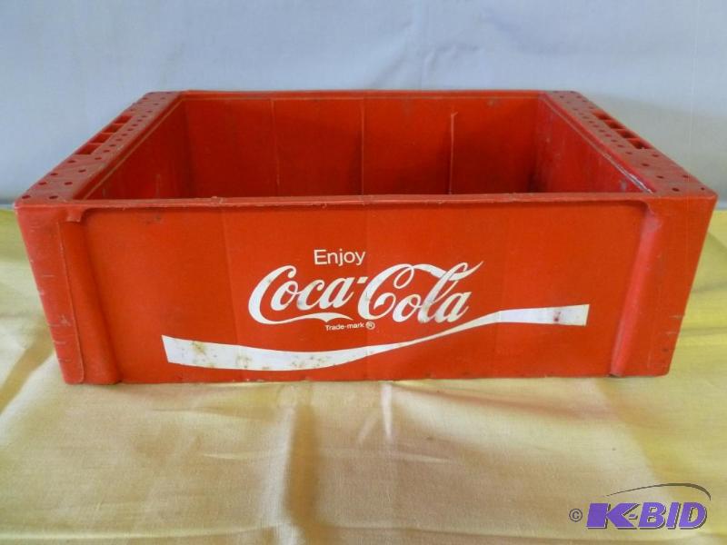 lot 121 image: Collectible Coca-Cola heavy gage plastic soda...